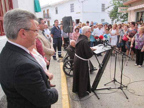 LOS VECINOS DE SOTOGORDO ACOMPAÑARON A FRAY RAFAEL POZO EN EL ACTO DE ROTULACIÓN DE LA CALLE QUE LLEVA SU NOMBRE 1