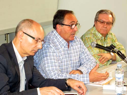ACTO LITERARIO A CARGO DEL POETA MANUEL GAHETE EN LA BIBLIOTECA RICARDO MOLINA 1