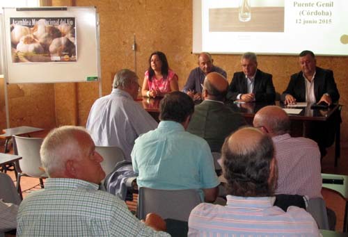Se reúne en Puente Genil la Mesa Nacional del Ajo 1