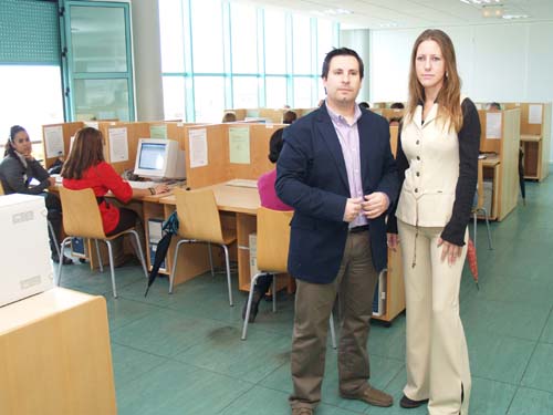 20 ALUMNOS PARTICIPAN EN UN CURSO DE OFIMÁTICA EN LA BIBLIOTECA RICARDO MOLINA 1