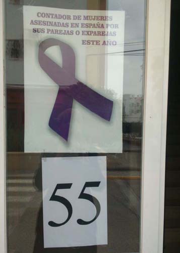 Minuto de silencio en el Centro de Información a la Mujer 1