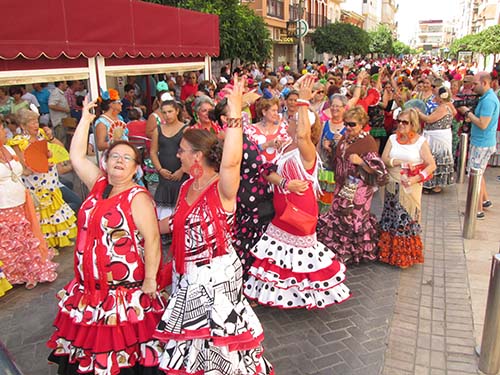 Cantes y bailes por sevillanas en el Día de la Mujer en la Feria Real 1