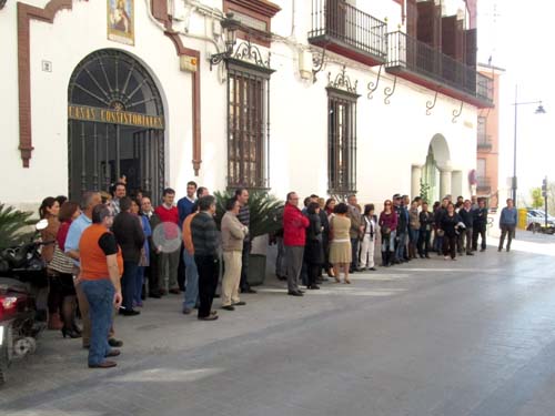 Concentración a las puertas del Ayuntamiento contra la violencia machista 1