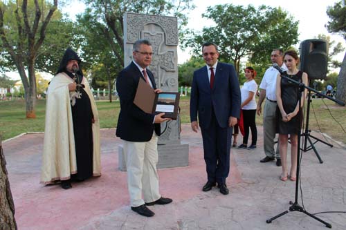 Inauguración de la Cruz Armenia en el Parque de Los Pinos 1