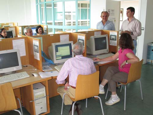 Curso avanzado de internet para personas mayores en la Biblioteca “Ricardo Molina” 1