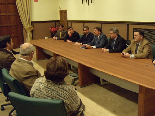 EL CONSEJERO DE AGRICULTURA SE REÚNE CON COOPERATIVISTAS DE PUENTE GENIL 1