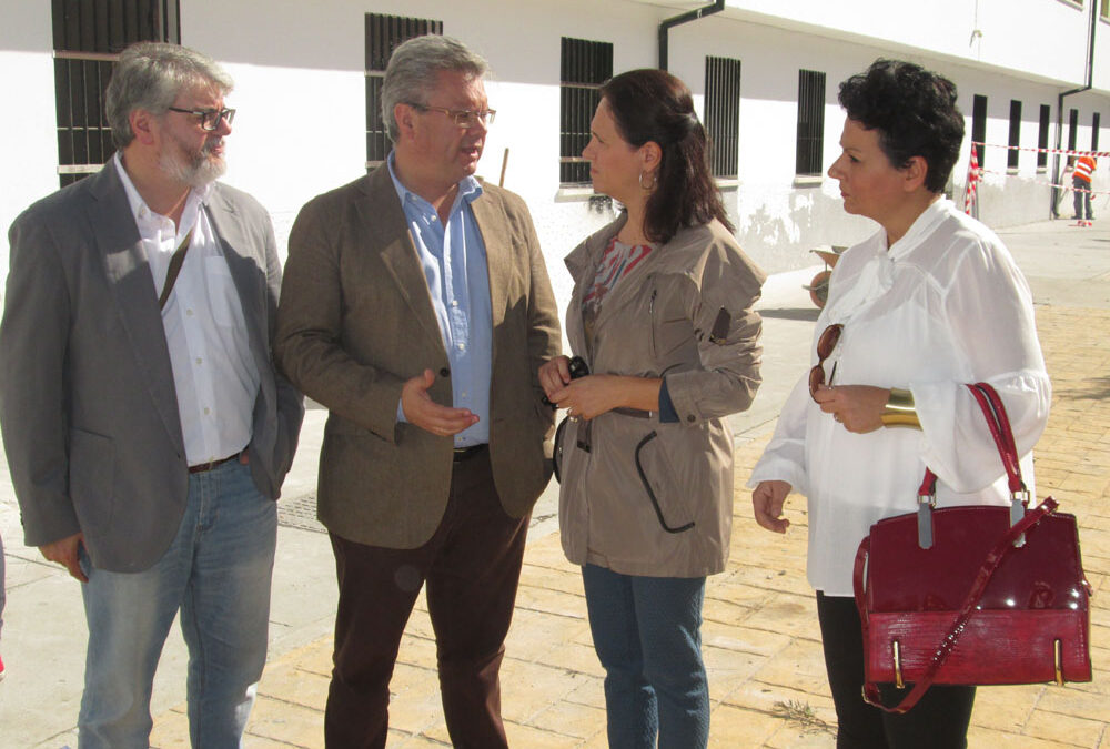 La delegada de Fomento y Vivienda visita las obras de las zonas comunes de 50 viviendas de calle Bailén 1