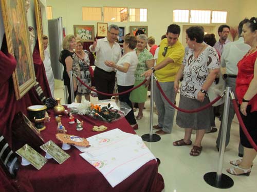 LA ESCUELA MUNICIPAL DE ADULTOS CLAUSURA EL CURSO ESCOLAR CON UNA EXPOSICIÓN DE MANUALIDADES 1