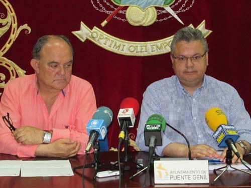 EL ALCALDE Y EL CONCEJAL DE SERVICIOS SOCIALES DAN A CONOCER LOS PORMENORES DEL PLAN POR LA INCLUSIÓN SOCIAL Y CONTRA LA POBREZA 1