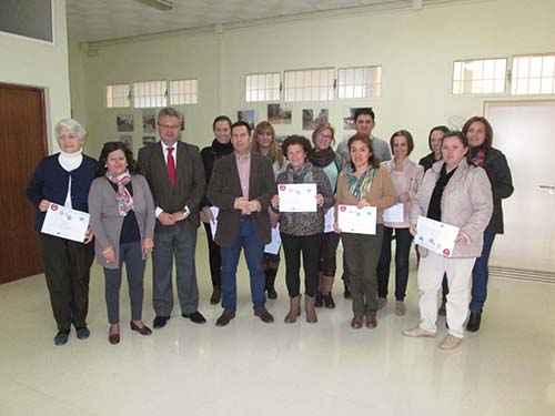 12 mujeres participan en un curso de iniciación a la ofimática 1