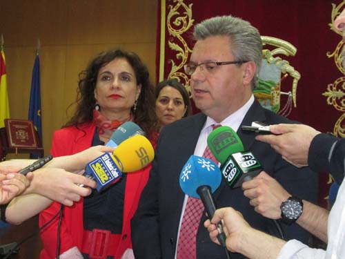 VISITA INSTITUCIONAL DE LA CONSEJERA DE HACIENDA AL AYUNTAMIENTO DE PUENTE GENIL 1