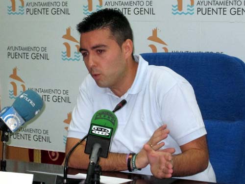 El concejal de Educación da a conocer el informe técnico sobre el estado del cercado del colegio Ramón y Cajal 1