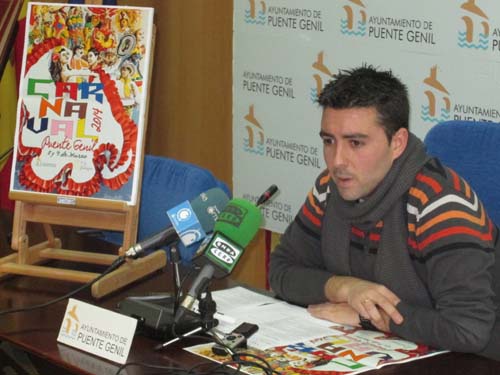 EL CONCEJAL DE FESTEJOS PRESENTA EL CARTEL ANUNCIADOR DEL CARNAVAL 1