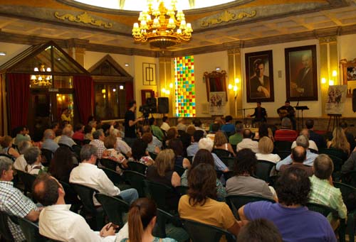 Lleno en el salón Fosforito del Hotel Las Acacias en la última fase del Membrillo de Oro 1