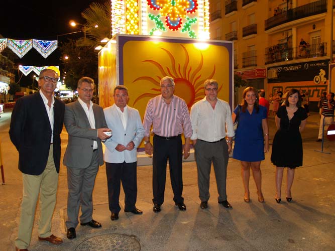 EL ENCENDIDO DE LA PORTADA ABRE UNA NUEVA EDICIÓN DE LA FERIA REAL 1