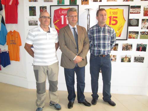 UNA EXPOSICIÓN RECOGE LOS 25 AÑOS DE HISTORIA DEL CLUB DE HOCKEY ESTUDIANTES 87 1