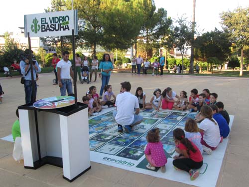 Los más pequeños conocen la importancia del reciclaje a través del juego 1