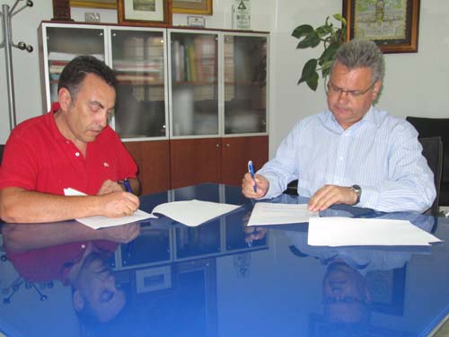 AYUNTAMIENTO Y AGRUPACIÓN DE COFRADÍAS FIRMAN UN CONVENIO CON MOTIVO DEL SANTO ENTIERRO MAGNO 1