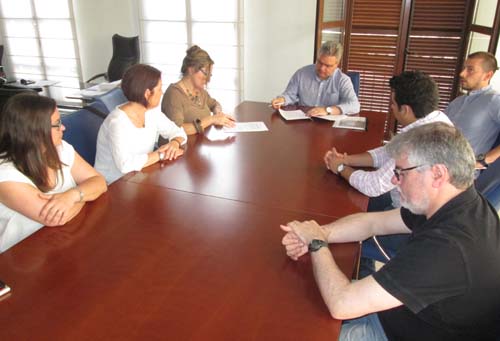 El Ayuntamiento firma un protocolo para el desarrollo de un proyecto en Fuente Álamo 1