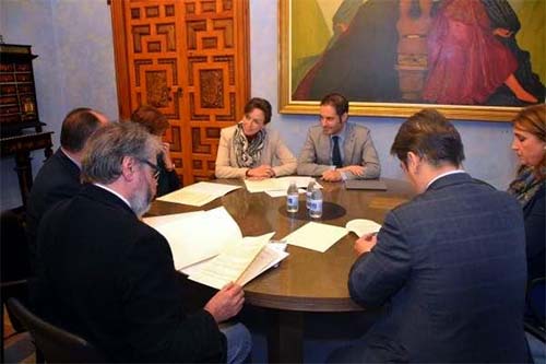 Diputación y Ayuntamiento firman un convenio para el mantenimiento de la Vía Verde del Aceite 1