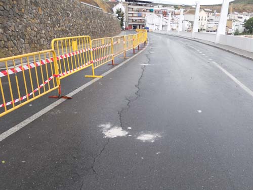 EL CARRIL DE BAJADA DE LA CUESTA DEL MOLINO PERMANECERÁ CERRADO HASTA QUE LO DICTAMINEN LOS TÉCNICOS DE FOMENTO 1