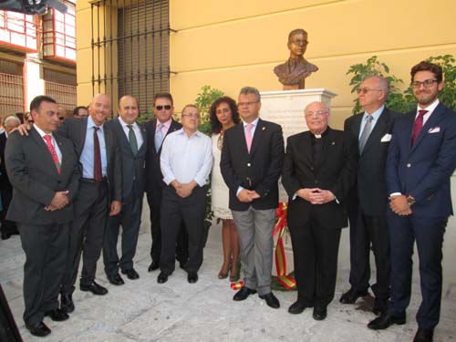 UN BUSTO RECUERDA LA FIGURA DEL MAESTRO Y POETA AGUSTÍN RODRÍGUEZ 1
