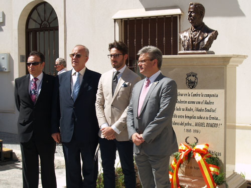 UN BUSTO EN LA PLAZA DE LARA HOMENAJEA AL POETA MIGUEL ROMERO 1