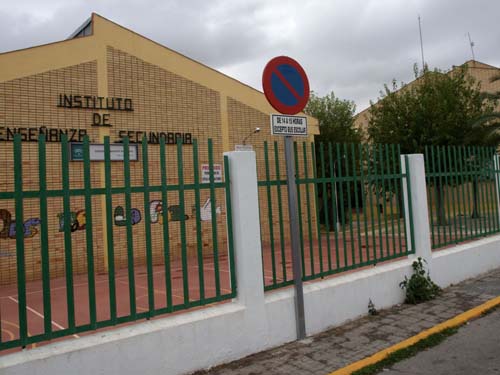 LA JUNTA INVERTIRÁ 1,2 MILLONES EN LA AMPLIACIÓN DEL INSTITUTO JUAN DE LA CIERVA DE PUENTE GENIL 1