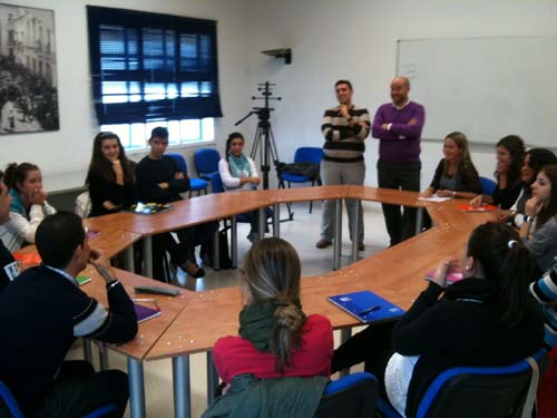 EL CONCEJAL DE EDUCACIÓN APERTURA EL TALLER DE IDIOMAS 1