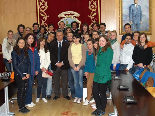 EL ALCALDE RECIBE A LOS JÓVENES DEL INTERCAMBIO INTERNACIONAL “TASTING EUROPE” 1