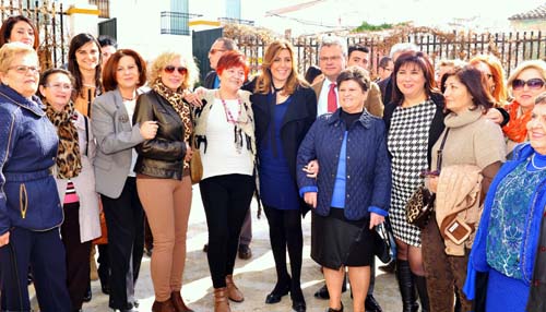 La presidenta de la Junta visita la Casa de la Igualdad del Ayuntamiento de Puente Genil 1