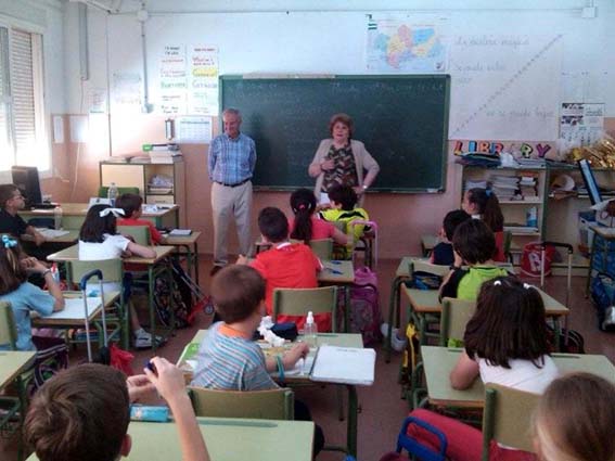 Una iniciativa de la delegación de Servicios Sociales permite los diálogos entre mayores y alumnado 1