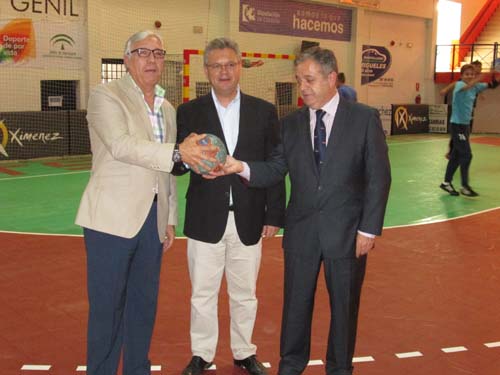 El pabellón Miguel Salas estrena nueva pista sintética 1