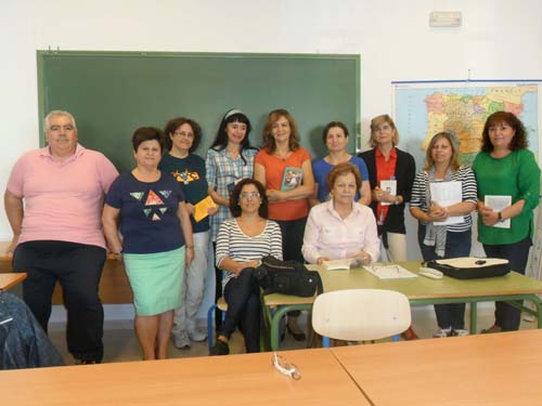 LA CONCEJALA DE IGUALDAD MANTIENE UN ENCUENTRO CON LOS MIEMBROS DEL CLUB DE LECTURA 1