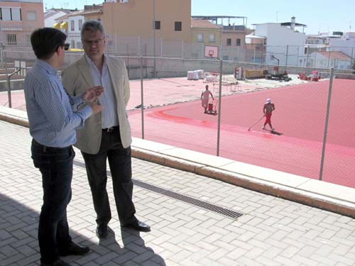 PAVIMENTADAS LAS PISTAS DEL POLIDEPORTIVO FRANCISCO MANZANO 1