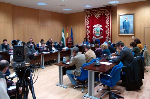 EL PLENO APRUEBA EL NOMBRAMIENTO DE ALCALDE Y ALCALDESA A LOS PATRONOS DE PUENTE GENIL 1