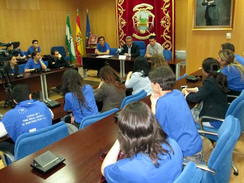 Jóvenes europeos del proyecto Erasmus+ visitan el Ayuntamiento 1