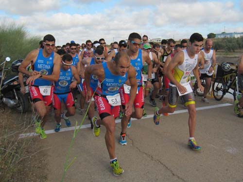 Un centenar de atletas participan en la XVIII Duatlón “Villa de Puente Genil” 1
