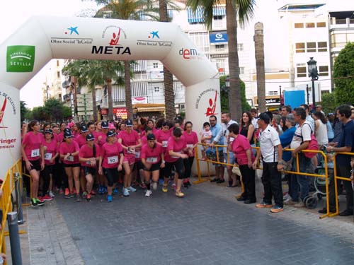 La Carrera de la Mujer contó con más de 400 participantes 1