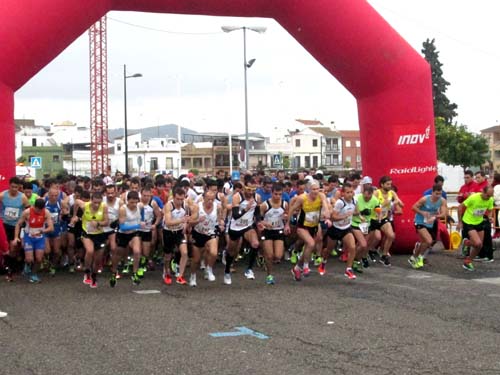 MÁS DE 600 CORREDORES PARTICIPAN EN EL XXIV MEDIO MARATÓN VILLA DE PUENTE GENIL 1