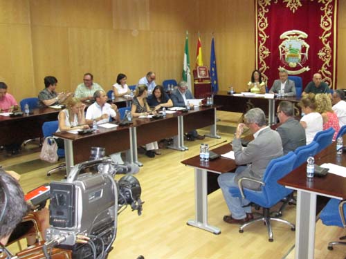 El Pleno solicita la ampliación de las paradas AVE y aprueba los próximos proyectos Pfea 1