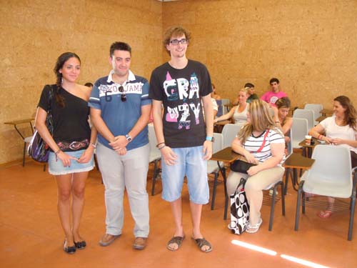 MÁS DE 75 JÓVENES PARTICIPAN EN EL TALLER DE LENGUAJE DE SIGNOS 1