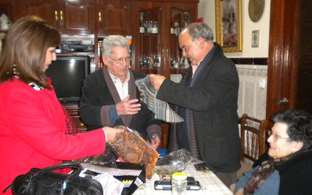 Usuarios de la ayuda domiciliaria reciben la felicitación navideña del Ayuntamiento 1