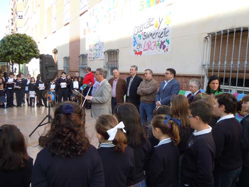 EL ALCALDE ASISTE A UNA LECTURA COLECTIVA EN EL COLEGIO COMPAÑÍA DE MARÍA 1