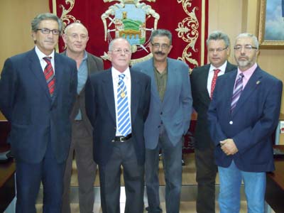 LEONARDO GARCÍA RECIBE LA MEDALLA AL MÉRITO EN EL SERVICIO MUNICIPAL 1