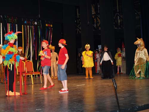 Un centenar de alumnos participan la XXVIII Muestra de Teatro Escolar 1