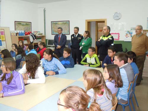 EL ALCALDE APERTURA UN PROGRAMA DIRIGIDO A MENORES SOBRE LOS RIESGOS DE INTERNET 1