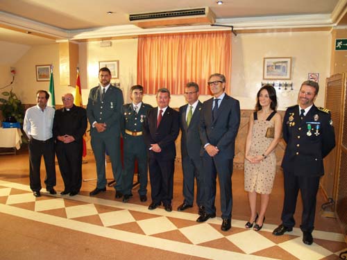 EL AYUNTAMIENTO ENTREGA UNA PLACA DE RECONOCIMIENTO A LA GUARDIA CIVIL 1