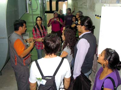 ALUMNOS DE LA UNIVERSIDAD INTERNACIONAL DE ANDALUCÍA VISITAN LAS INSTALACIONES DE LA PISCINA CUBIERTA 1