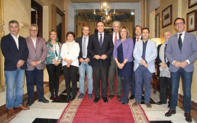 El Ayuntamiento renueva su convenio de colaboración con la Cátedra para mayores